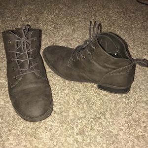 American Eagle by Payless Gray Ankle Booties